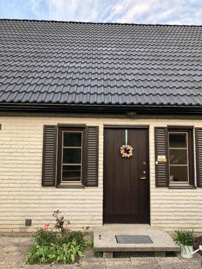 Anitas B&B Stockholm/Vaellingby Bagian luar foto