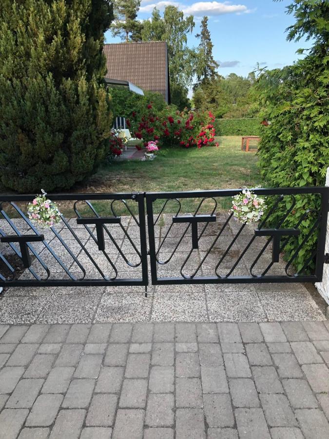 Anitas B&B Stockholm/Vaellingby Bagian luar foto