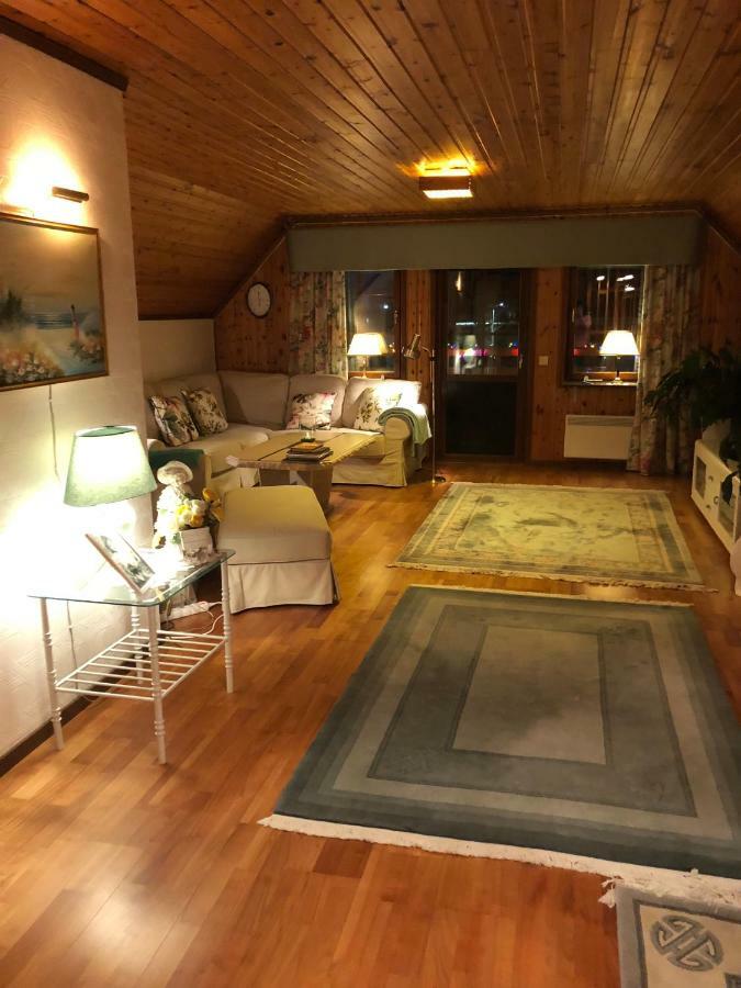 Anitas B&B Stockholm/Vaellingby Bagian luar foto